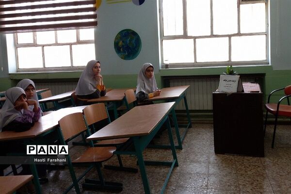 برگزاری کلاس‌های آموزشی تابستانه در مدرسه ریحانه‌النبی شهرستان‌قرچک