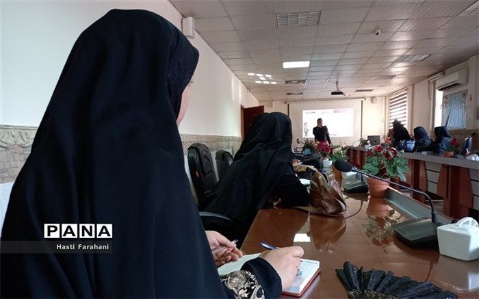 برگزاری دوره‌های مکالمه عربی برای فرهنگیان در شهرستان‌قرچک/فیلم