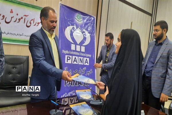 نشست صمیمانه مدیر آموزش و پرورش شهرستان بافق با دانش‌آموز خبرنگاران پانا