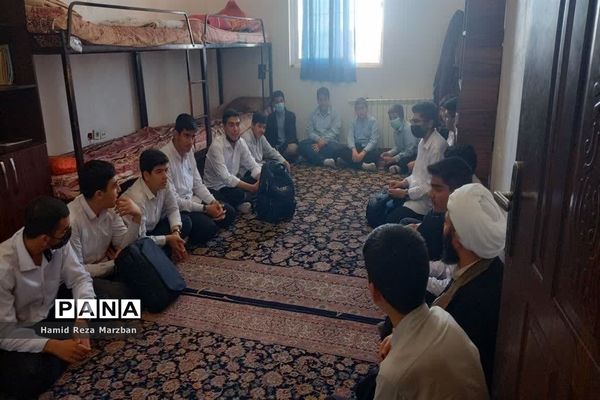 حضوردانش‌آموزان واحدهای آموزشی اسلامشهردرحوزه علمیه امام صادق (ع)