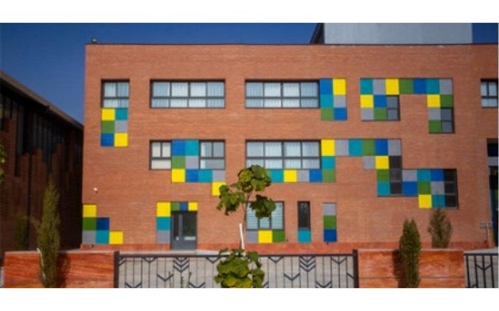 نقش‌بندی دیوار نگاره‌ها بر دیوارهای مدارس منطقه ۹ اصفهان 