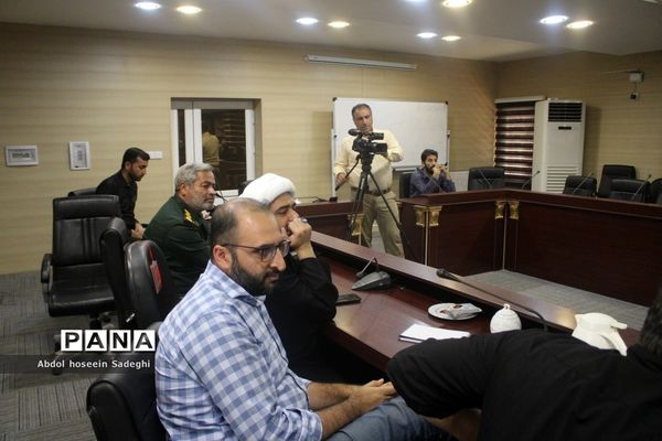 آیین رونمایی از پوستر مسابقه بزرگ کتابخوانی «ستاره‌ها چیدنی نیستند» و «بی پرده با حجاب» در بوشهر