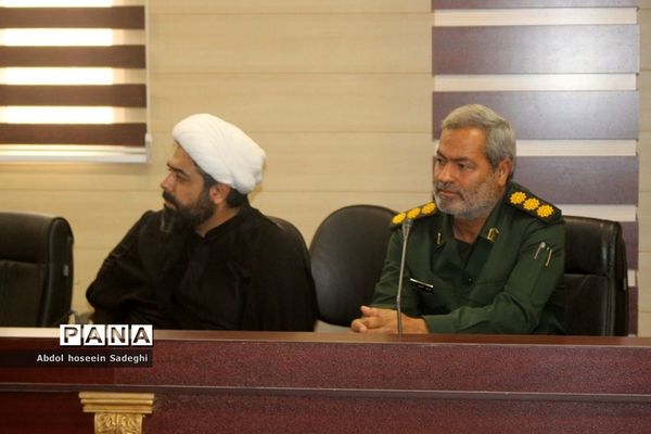 آیین رونمایی از پوستر مسابقه بزرگ کتابخوانی «ستاره‌ها چیدنی نیستند» و «بی پرده با حجاب» در بوشهر