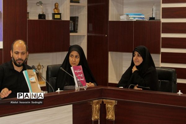 آیین رونمایی از پوستر مسابقه بزرگ کتابخوانی «ستاره‌ها چیدنی نیستند» و «بی پرده با حجاب» در بوشهر
