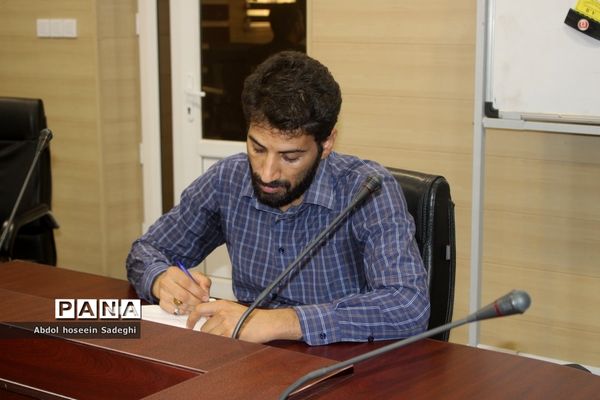 آیین رونمایی از پوستر مسابقه بزرگ کتابخوانی «ستاره‌ها چیدنی نیستند» و «بی پرده با حجاب» در بوشهر