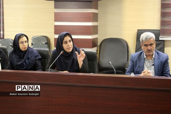 آیین رونمایی از پوستر مسابقه بزرگ کتابخوانی «ستاره‌ها چیدنی نیستند» و «بی پرده با حجاب» در بوشهر