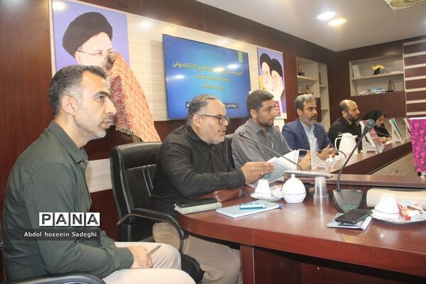 آیین رونمایی از پوستر مسابقه بزرگ کتابخوانی «ستاره‌ها چیدنی نیستند» و «بی پرده با حجاب» در بوشهر