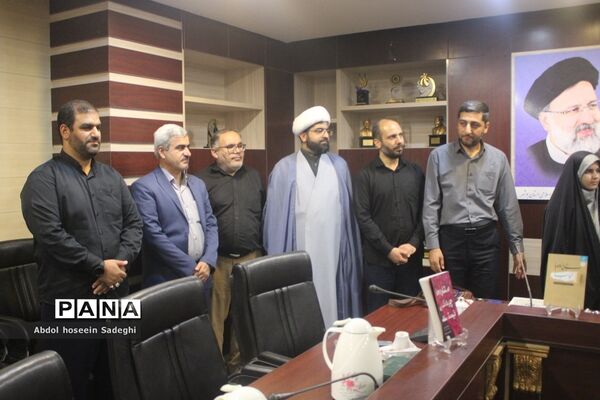 آیین رونمایی از پوستر مسابقه بزرگ کتابخوانی «ستاره‌ها چیدنی نیستند» و «بی پرده با حجاب» در بوشهر