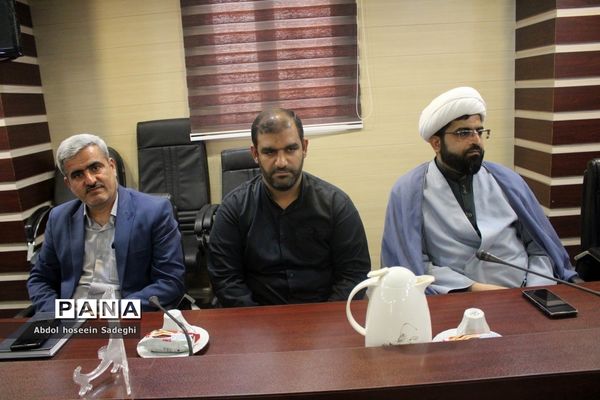 آیین رونمایی از پوستر مسابقه بزرگ کتابخوانی «ستاره‌ها چیدنی نیستند» و «بی پرده با حجاب» در بوشهر