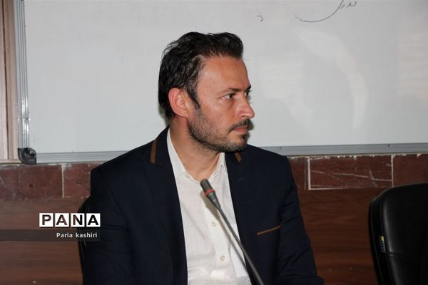 برگزاری جلسه توجیهی با حضور دانشجویان فارغ التحصیل دانشجو فرهنگیان