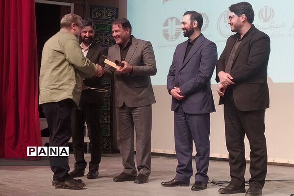 مراسم تجلیل از برترین‌های تشکل‌ها و مشارکت‌های اجتماعی در قم