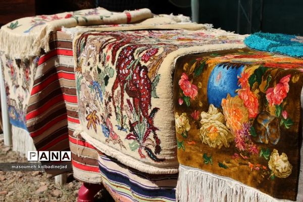 نمایشگاه انجیر، محصولات باغی و صنایع دستی در گلوگاه