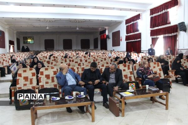نشست توانمند‌سازی رابطان خبرگزاری پانای مدارس ناحیه یک یزد