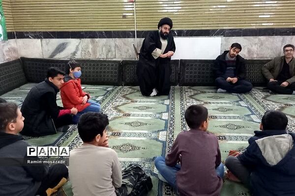برگزاری جلسه هفتگی معرفتی و اخلاقی امام‌جمعه رودهن با نوجوانان
