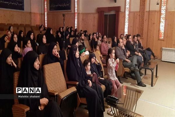 نمایشنامه خوانی ماه من