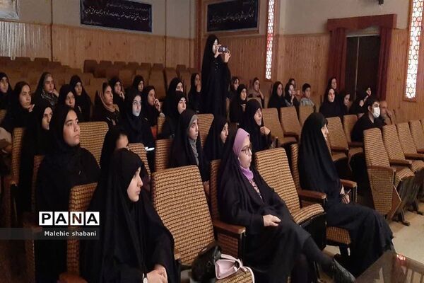 نمایشنامه خوانی ماه من