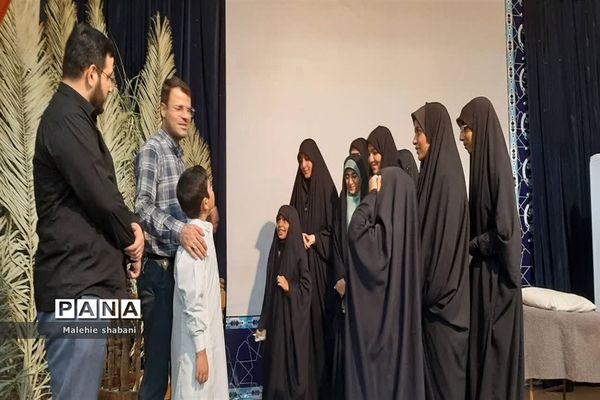 نمایشنامه خوانی ماه من