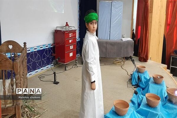 نمایشنامه خوانی ماه من