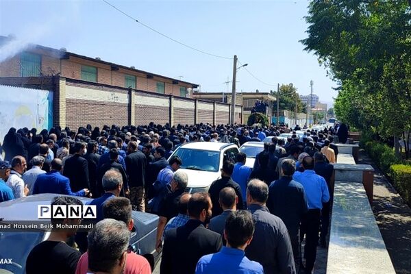 تشییع پیکر شهید دانش‌آموز در اداره‌کل آموزش و پرورش شهرستان‌های استان تهران