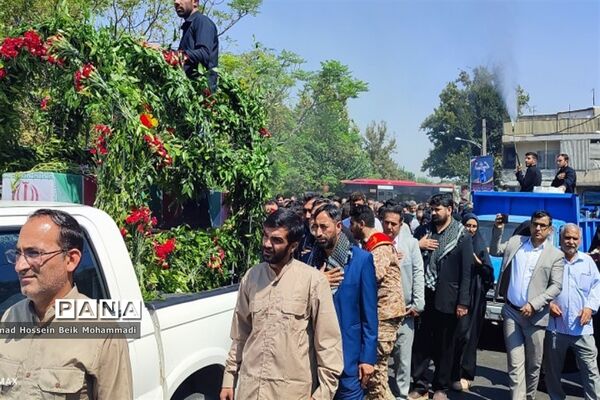 تشییع پیکر شهید دانش‌آموز در اداره‌کل آموزش و پرورش شهرستان‌های استان تهران