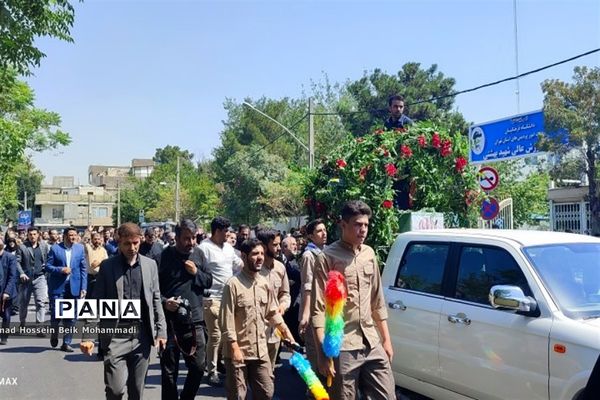 تشییع پیکر شهید دانش‌آموز در اداره‌کل آموزش و پرورش شهرستان‌های استان تهران