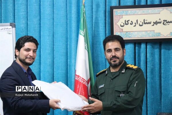 نشست اختصاصی خبرنگاران پانا با فرمانده ناحیه مقاومت بسیج اردکان