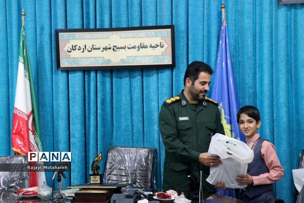 نشست اختصاصی خبرنگاران پانا با فرمانده ناحیه مقاومت بسیج اردکان