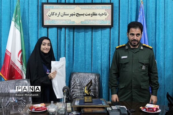 نشست اختصاصی خبرنگاران پانا با فرمانده ناحیه مقاومت بسیج اردکان