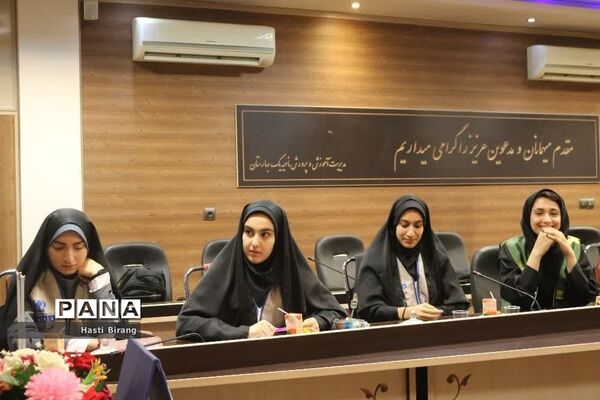 آیین تجلیل از دانش‌آموز خبرنگاران پانا ناحیه یک بهارستان