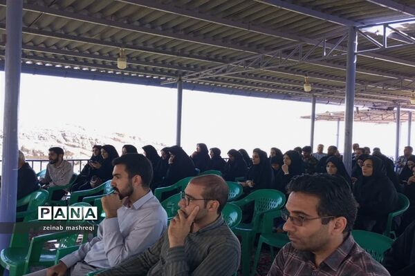 کلاس‌های توان افزایی مربیان پیشتاز سازمان دانش‌آموزی در اردوی قطب شمال استان اصفهان