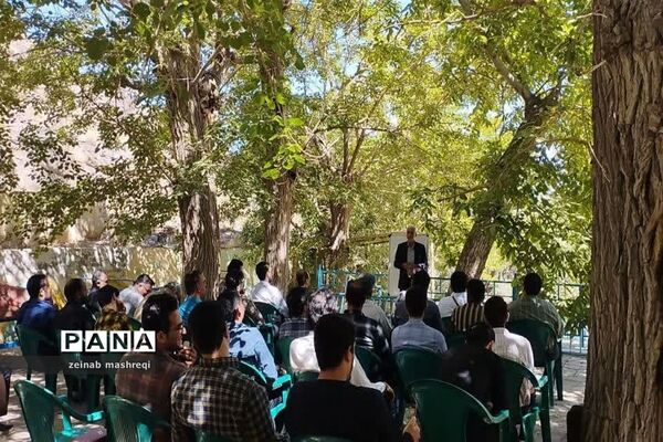 کلاس‌های توان افزایی مربیان پیشتاز سازمان دانش‌آموزی در اردوی قطب شمال استان اصفهان