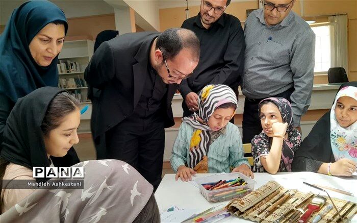 نمایشگاه آثار فرهنگی و دست ساخته باستانی دانش آموزان نایینی