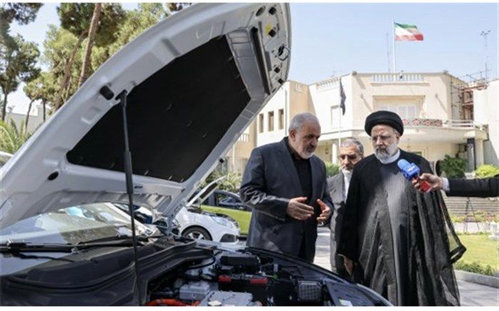 بازدید آیت الله رئیسی از انواع خودروهای برقی هیبریدی