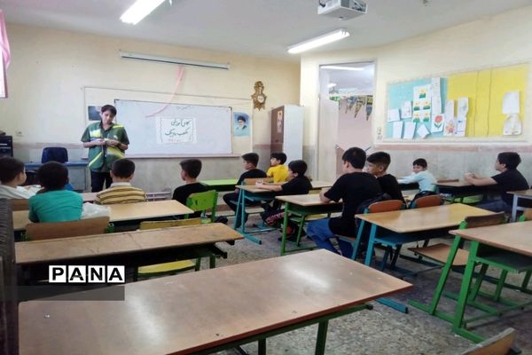 برگزاری کلاس آموزشی مکعب ‌روبیک با تدریس دانش‌آموز خبرنگار پانا