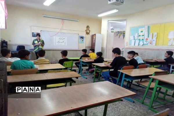 برگزاری کلاس آموزشی مکعب ‌روبیک با تدریس دانش‌آموز خبرنگار پانا