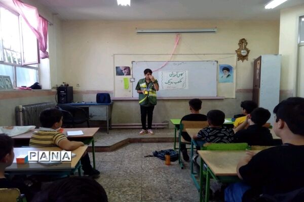 برگزاری کلاس آموزشی مکعب ‌روبیک با تدریس دانش‌آموز خبرنگار پانا