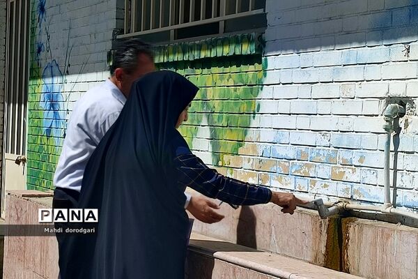 بازدید کارشناس متوسطه اول  از روند پروژه مهر دبیرستان شهید بهشتی رودهن