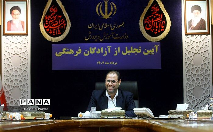 تجلیل وزیر آموزش و پرورش از آزادگان فرهنگی