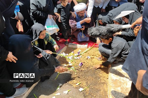 تشییع پیکر مطهر دوتن از شهدای حادثه تروریستی حرم حضرت شاهچراغ(ع)