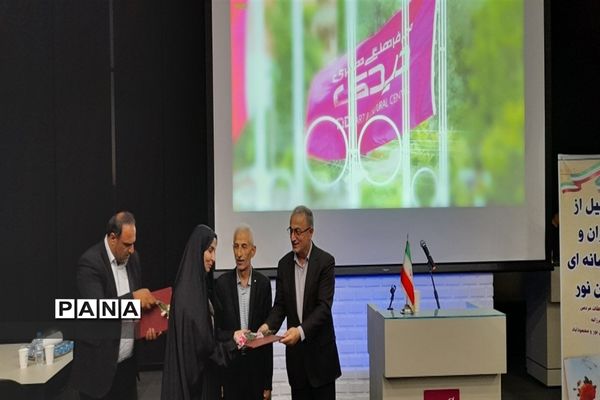 تجلیل از خبرنگاران در نور