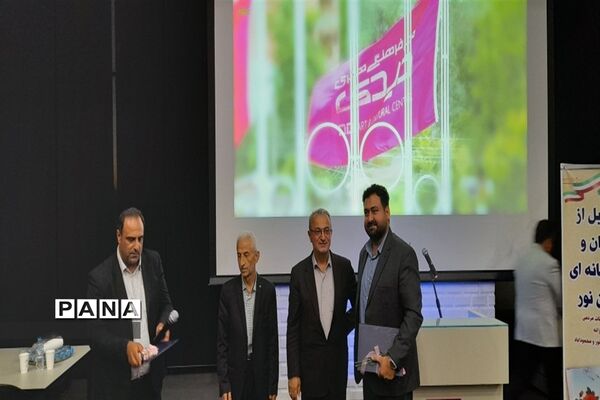 تجلیل از خبرنگاران در نور