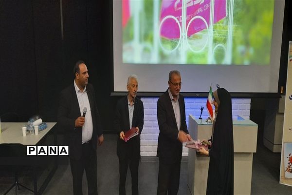 تجلیل از خبرنگاران در نور