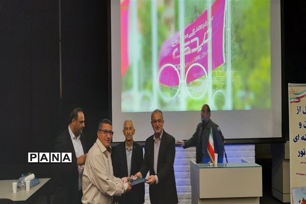 تجلیل از خبرنگاران در نور