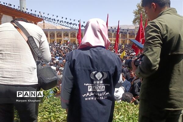 وداع با ۲  شهید حادثه تروریستی با حضور پر شور مردم شیراز