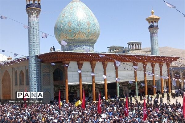 وداع با ۲  شهید حادثه تروریستی با حضور پر شور مردم شیراز