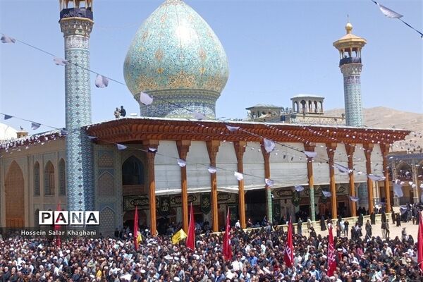 وداع با ۲  شهید حادثه تروریستی با حضور پر شور مردم شیراز