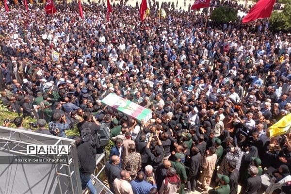 وداع با ۲  شهید حادثه تروریستی با حضور پر شور مردم شیراز