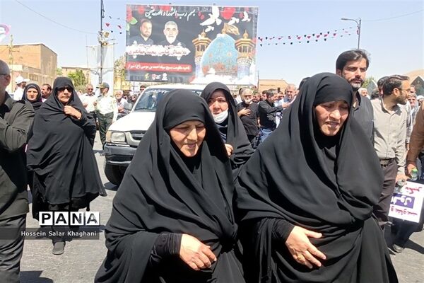 وداع با ۲  شهید حادثه تروریستی با حضور پر شور مردم شیراز