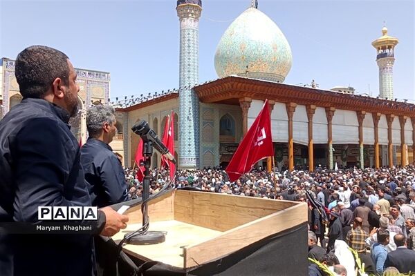 وداع با ۲  شهید حادثه تروریستی با حضور پر شور مردم شیراز
