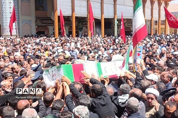 وداع با ۲  شهید حادثه تروریستی با حضور پر شور مردم شیراز